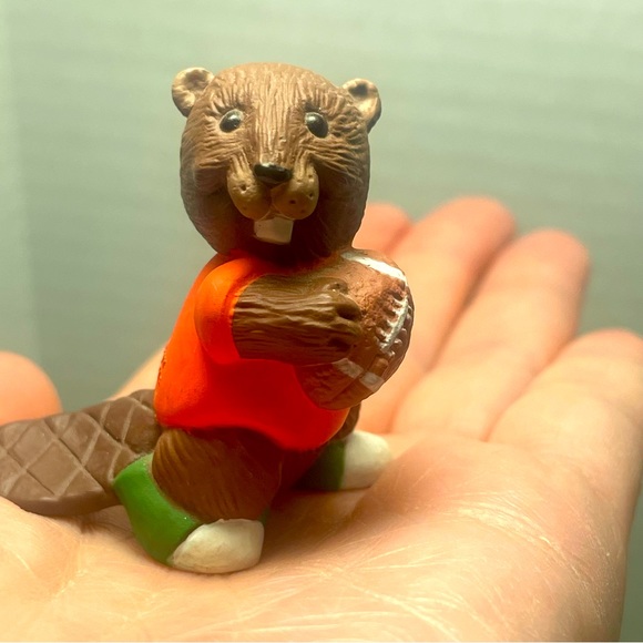 NWT Vintage Hallmark Merry Miniature Beaver with football - Picture 11 of 12